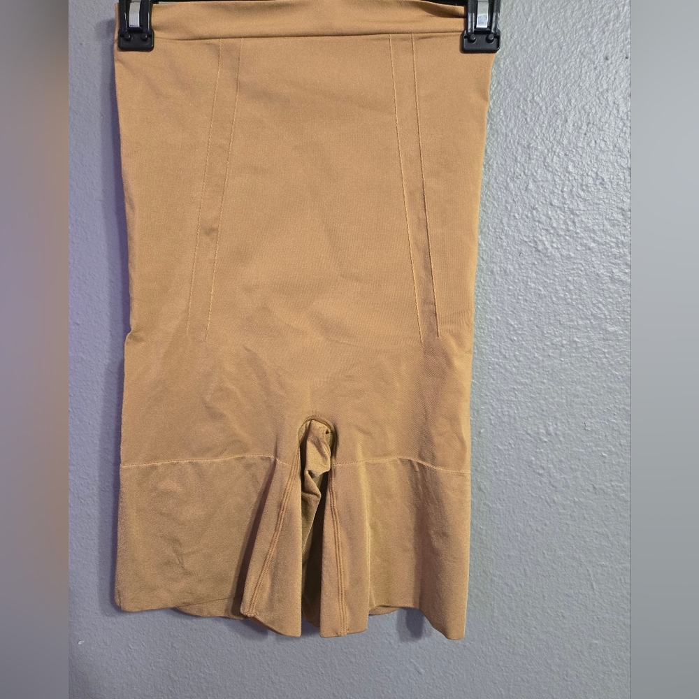 SpanX On Core High Waisted Mid Thigh Short Size Large